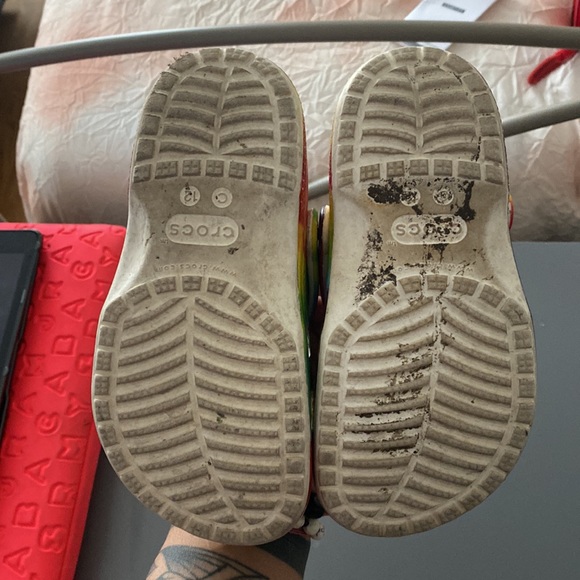 KIDS RAINBOW CROCS - Picture 2 of 2